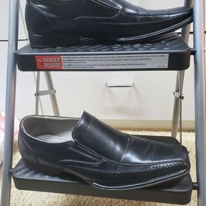 Steve Madden black leather dress shoes.